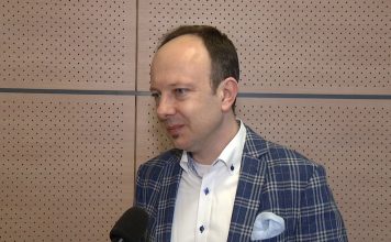 Pierwsze zmiany z „piątki Kaczyńskiego” przyjęte przez rząd. Realizacja pakietu może być problemem dla budżetu już w przyszłym roku